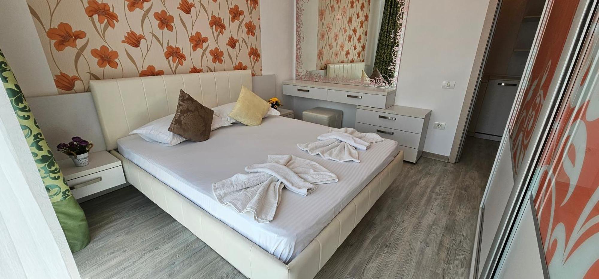 Luxury Aparthotel Promenada In Building Stefan Prima Linie La Mare Năvodari Екстериор снимка