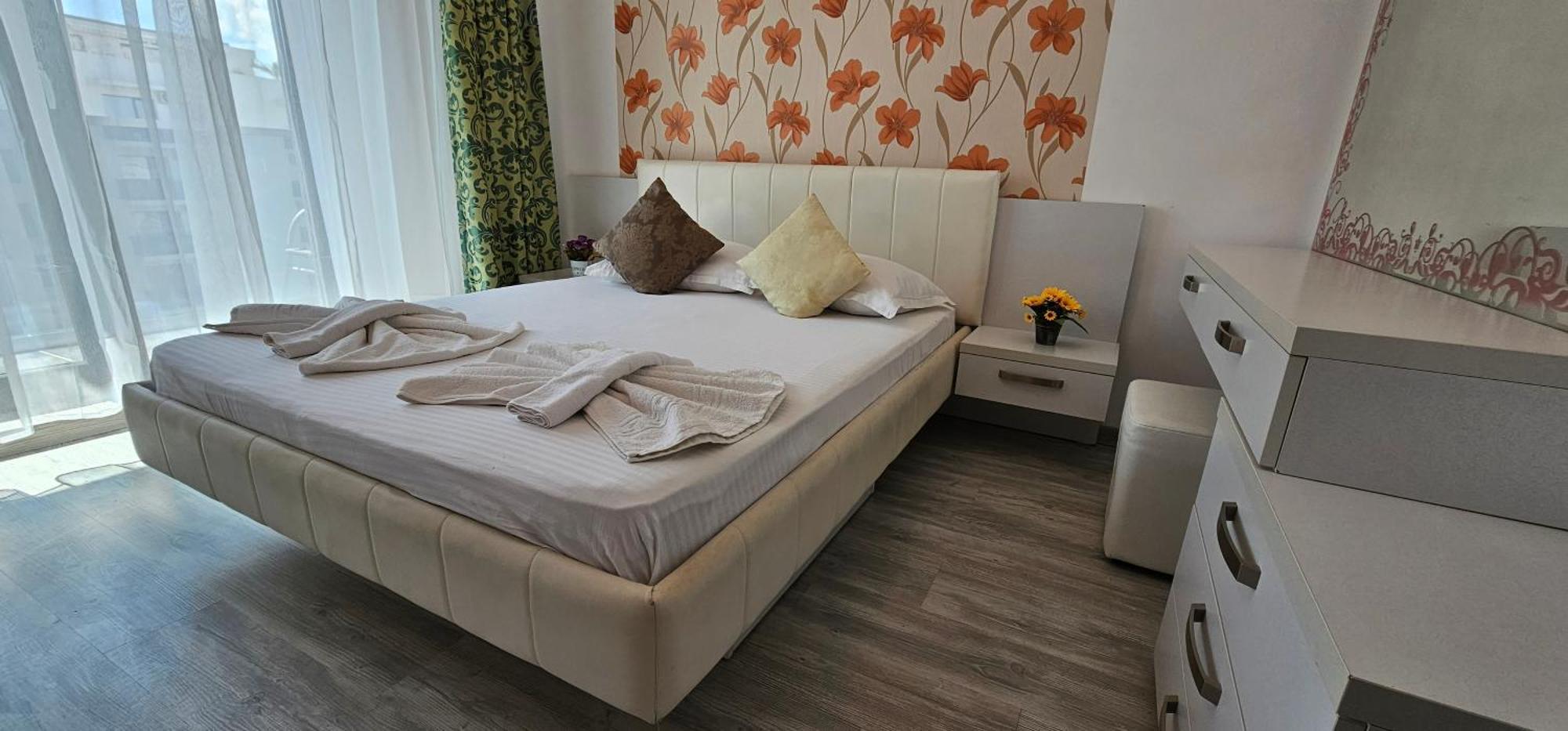Luxury Aparthotel Promenada In Building Stefan Prima Linie La Mare Năvodari Екстериор снимка