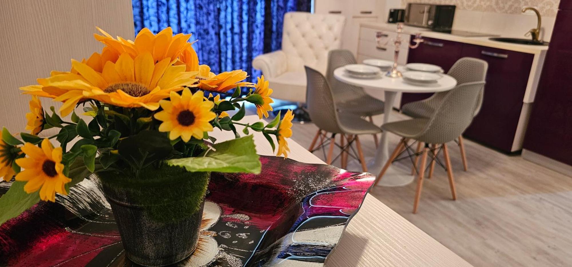 Luxury Aparthotel Promenada In Building Stefan Prima Linie La Mare Năvodari Екстериор снимка